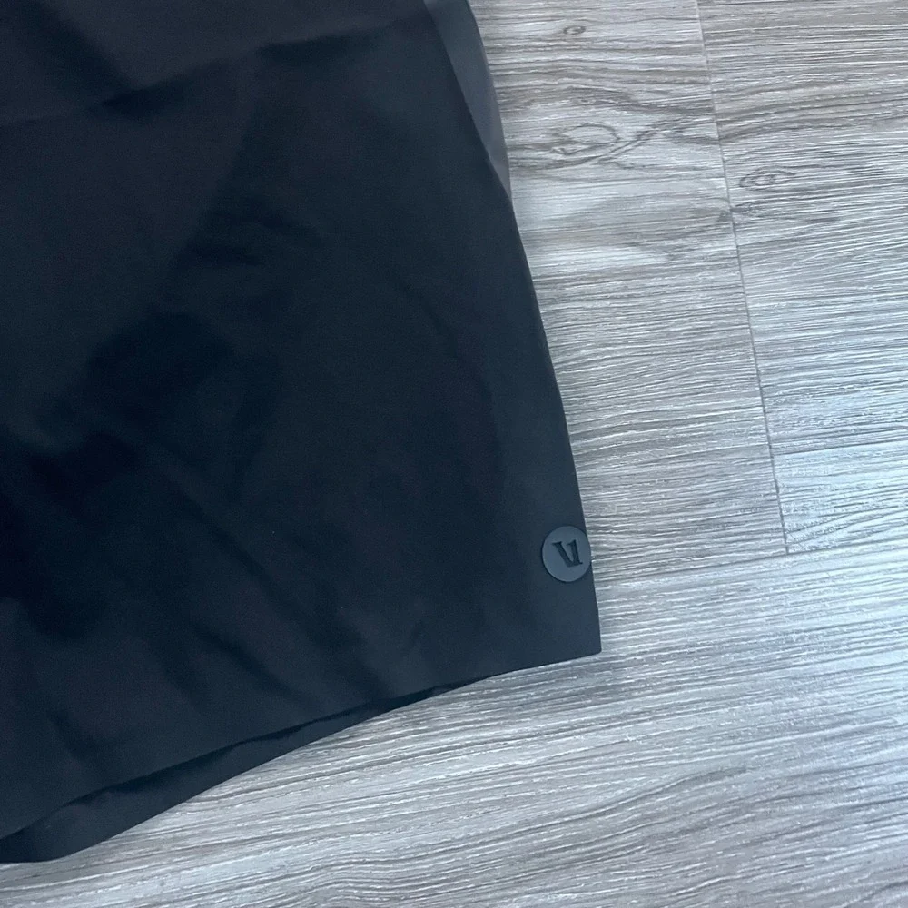 Vuori Cruise Boardshorts Mens 28 Black Recycled Stretch Surf Swim Shorts V3017